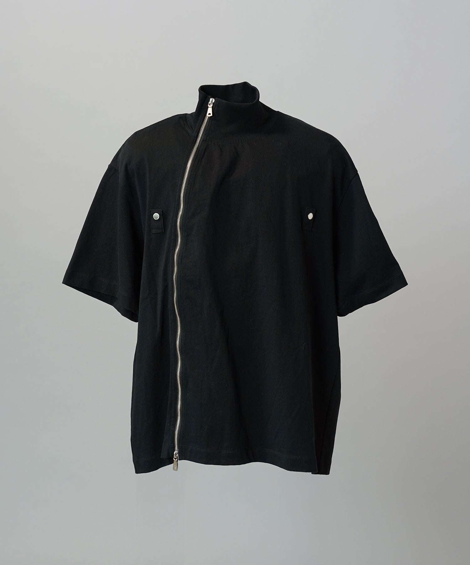 【26SS PRE-ORDER】Asymmetrical Front Zip High Neck Prime-Over High Neck Short Sleeve T-Shirt