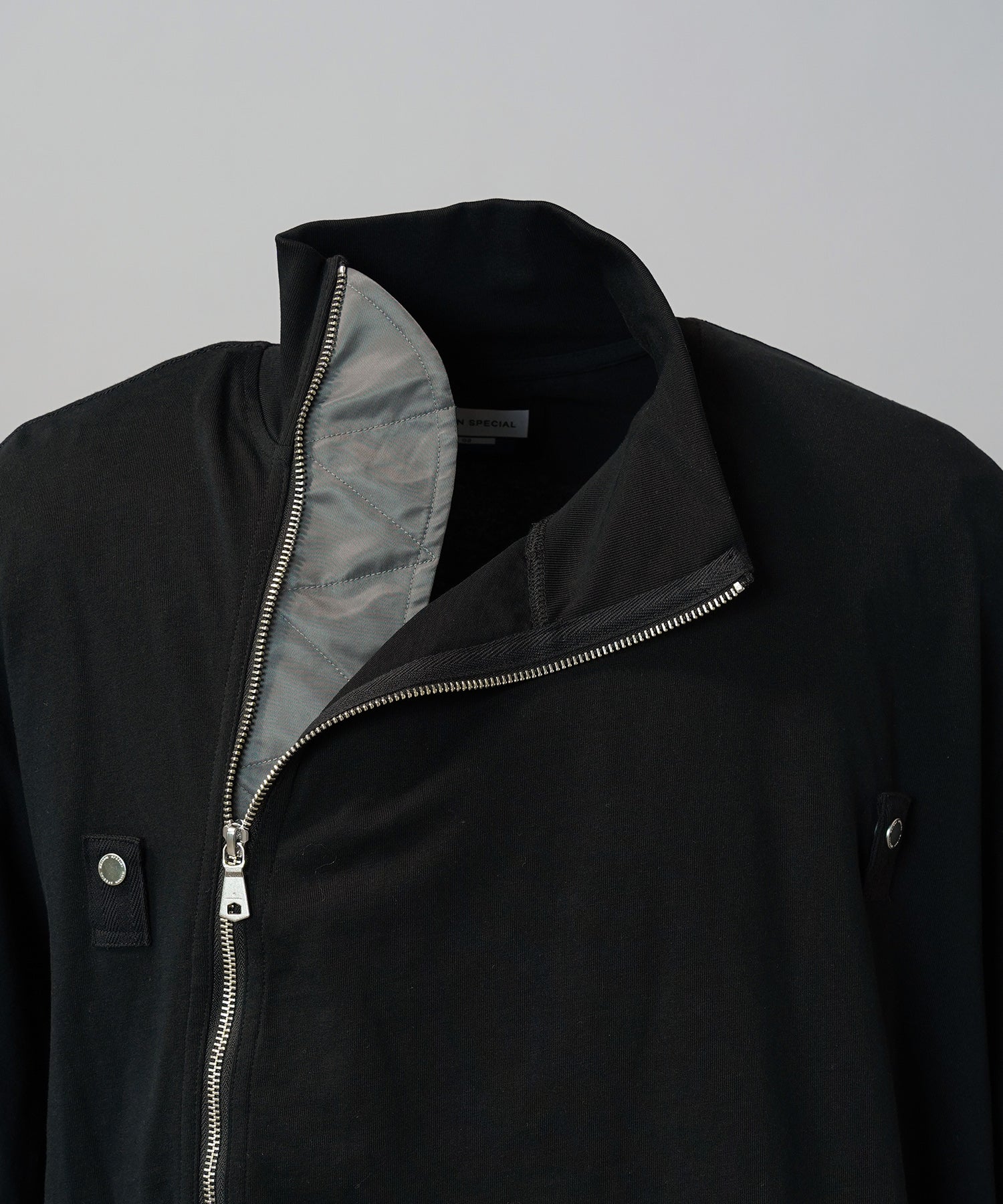 【26SS PRE-ORDER】Asymmetrical Front Zip High Neck Prime-Over High Neck Short Sleeve T-Shirt