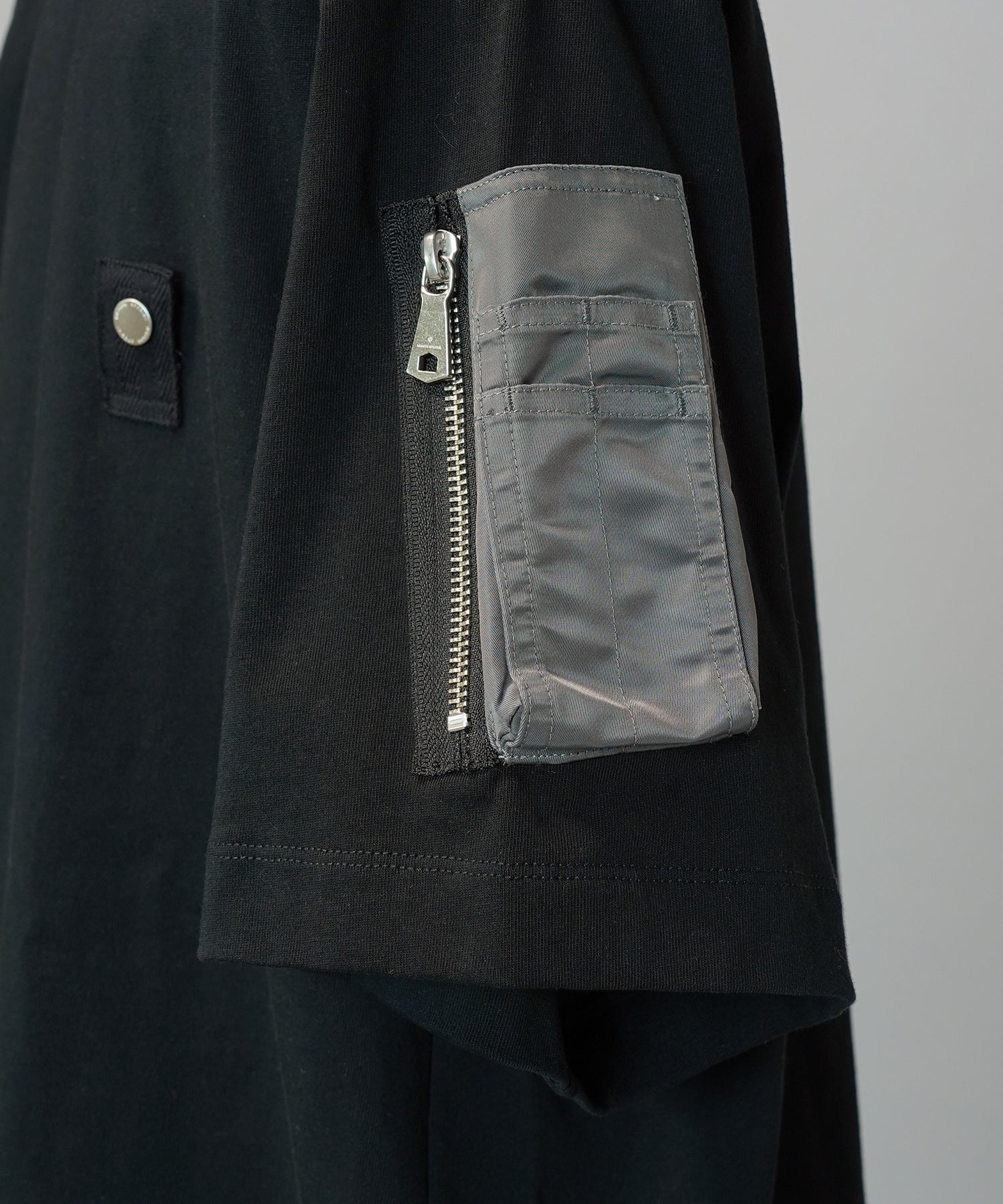 【26SS PRE-ORDER】Asymmetrical Front Zip High Neck Prime-Over High Neck Short Sleeve T-Shirt