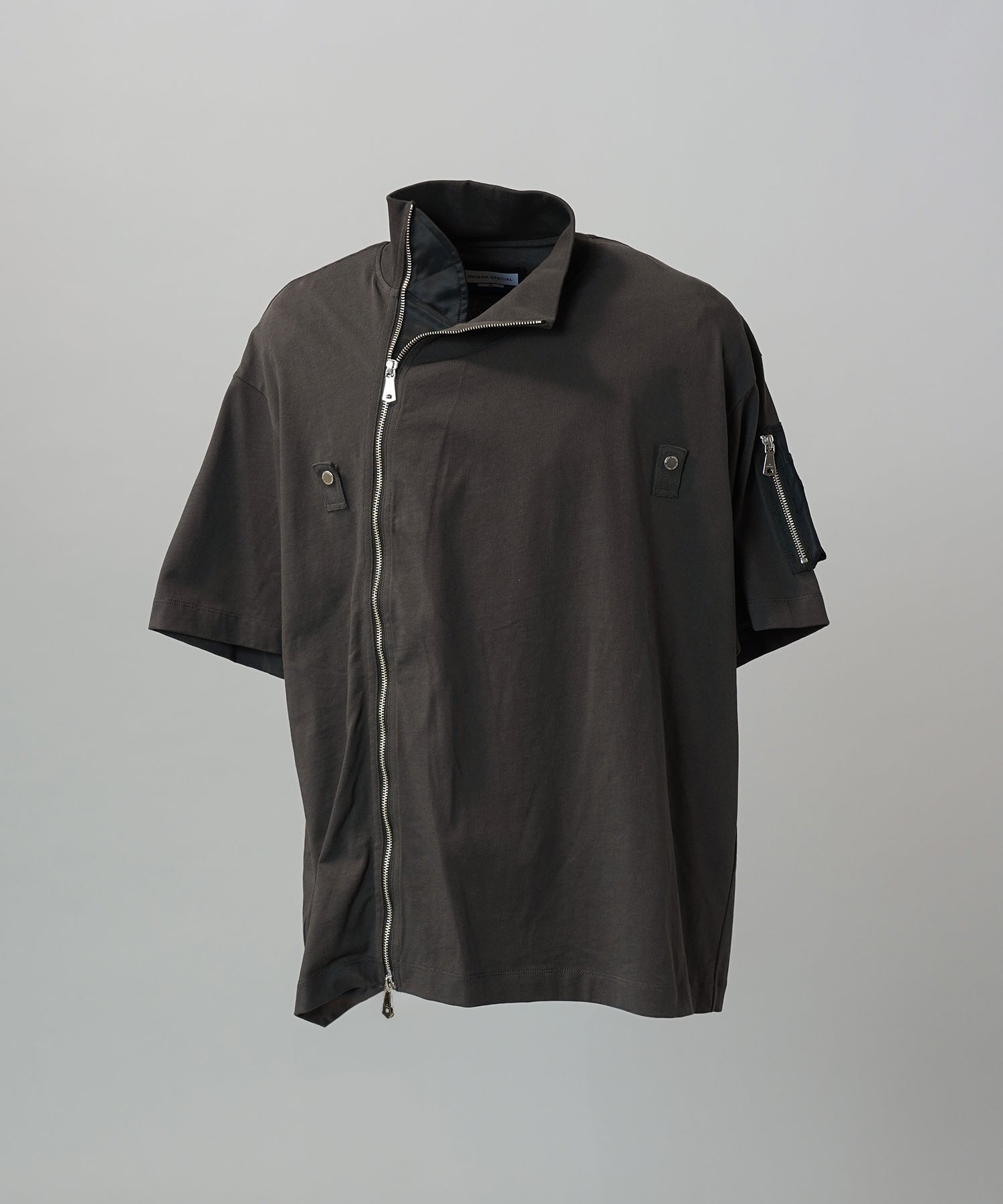【26SS PRE-ORDER】Asymmetrical Front Zip High Neck Prime-Over High Neck Short Sleeve T-Shirt