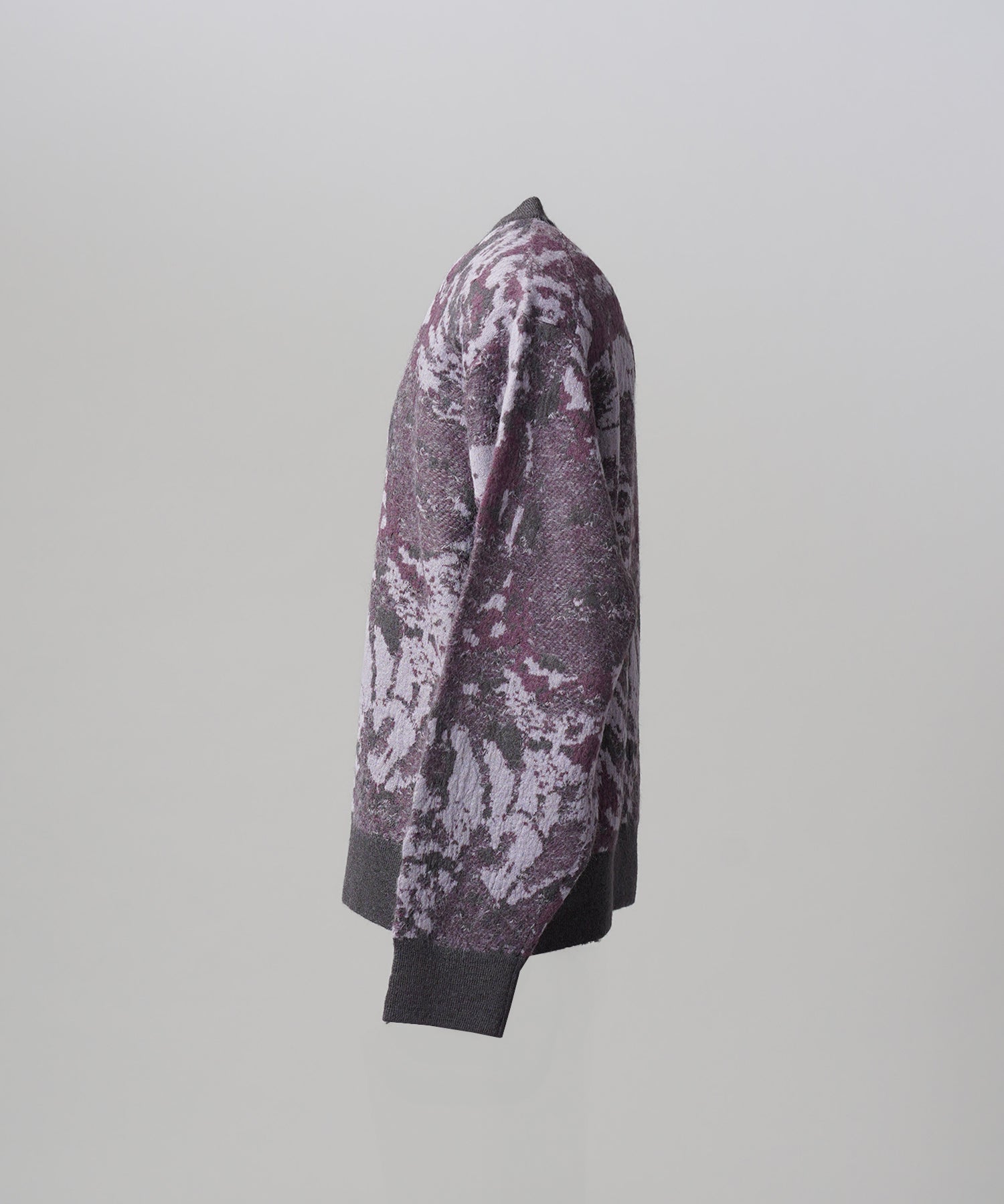 【26AW PRE-ORDER】Abstract Pattern Prime-Over V-neck Knit Tops