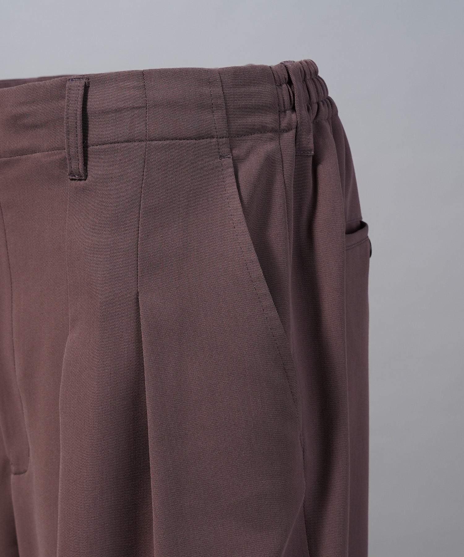 【26SS PRE-ORDER】Crispy Cross Calze Two-tuck Prime-Wide Slacks