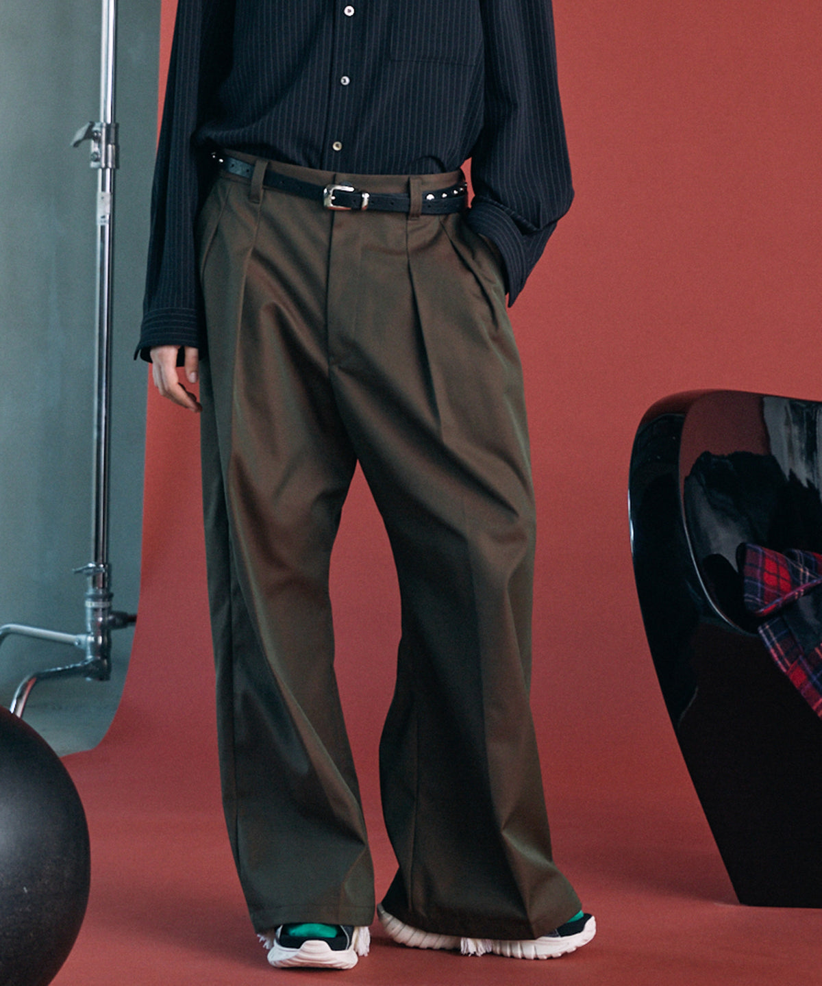 【26AW PRE-ORDER】120/2/2 Suvin Cotton Gabardine Prime-Wide Two-Tuck Pants