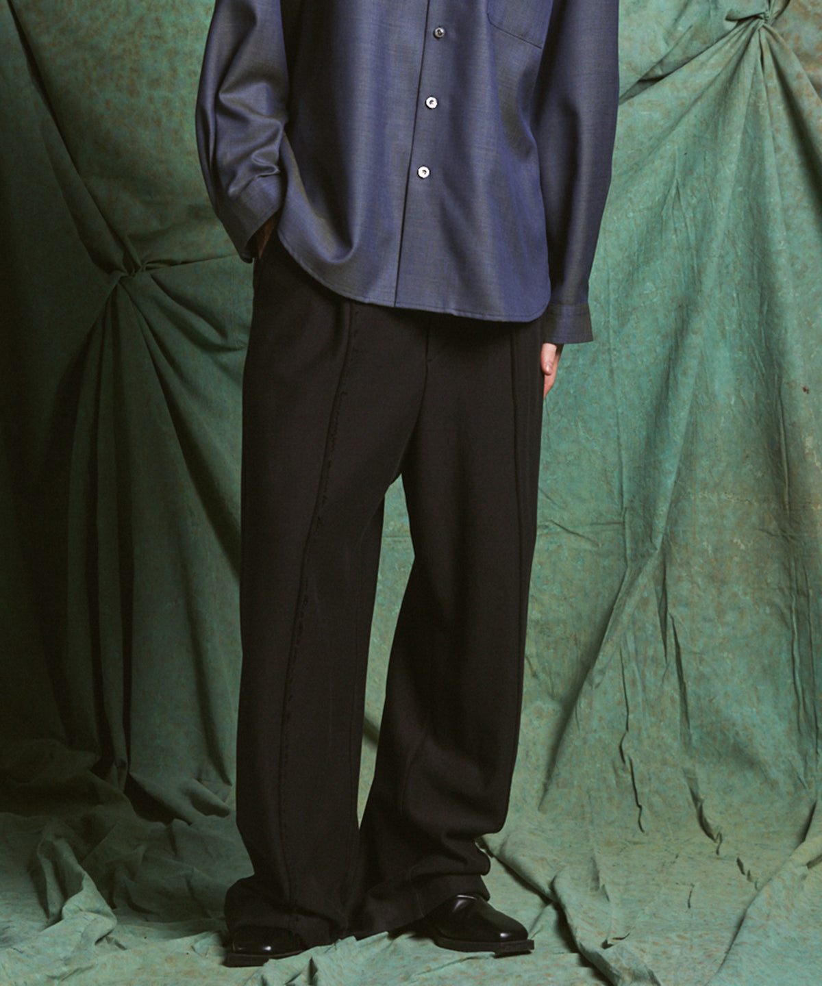 [26AW PRE-ORDER] Butcher fabric prime wide one tuck slacks