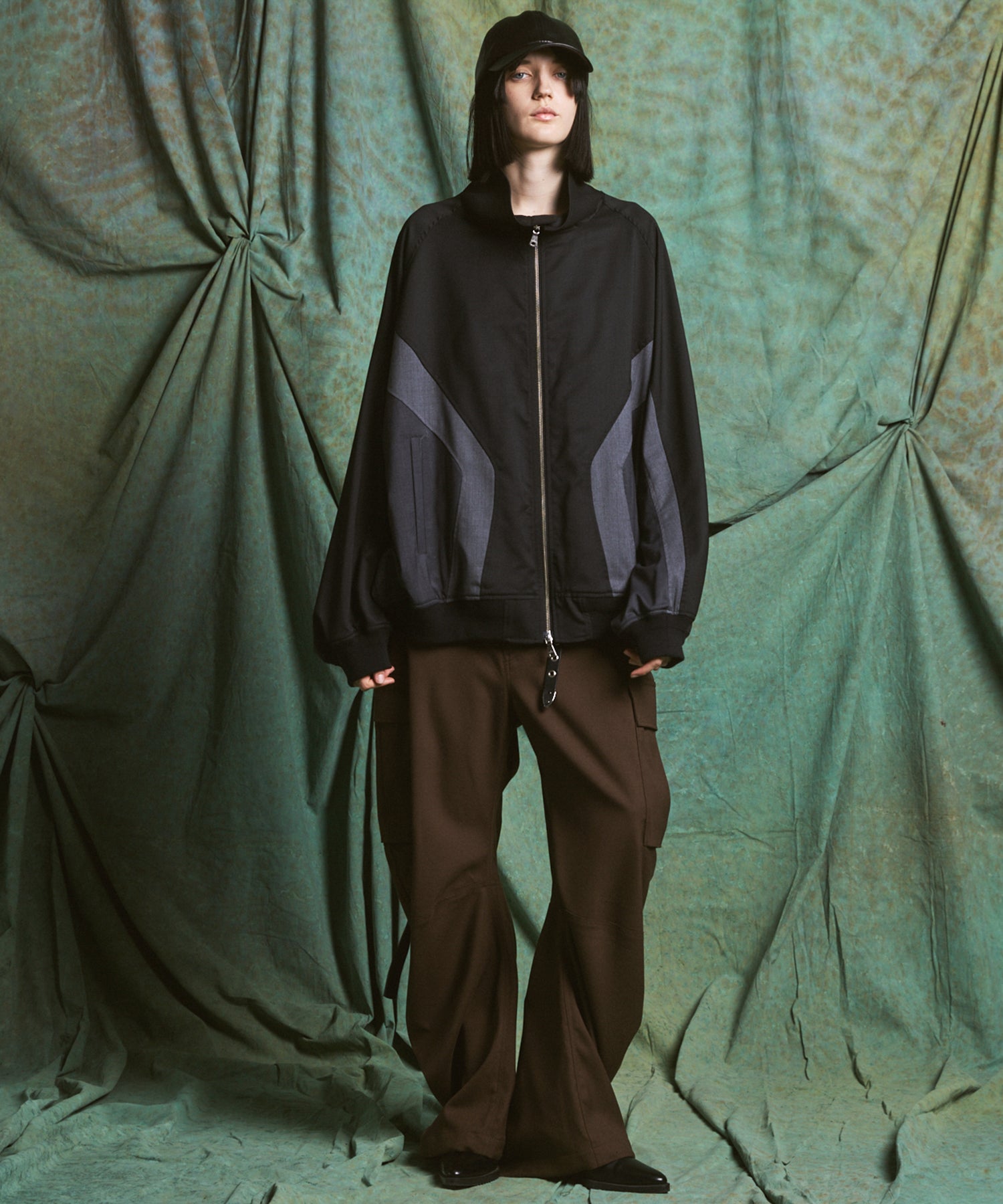 【26AW PRE-ORDER】Banana Curve Silhouette Prime-Wide Cargo Trousers