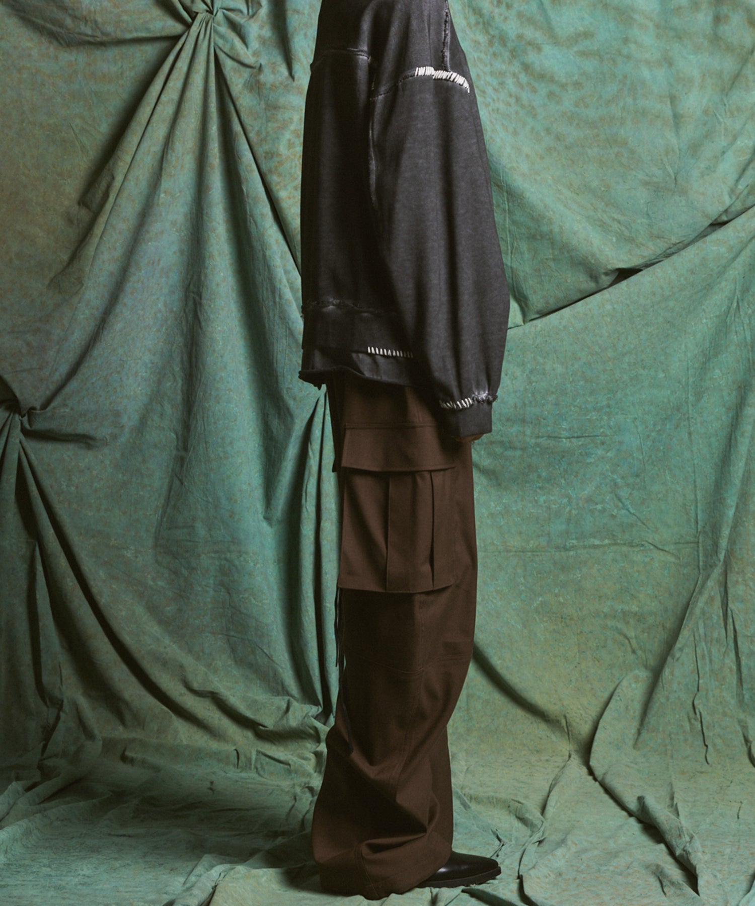 【26AW PRE-ORDER】Banana Curve Silhouette Prime-Wide Cargo Trousers