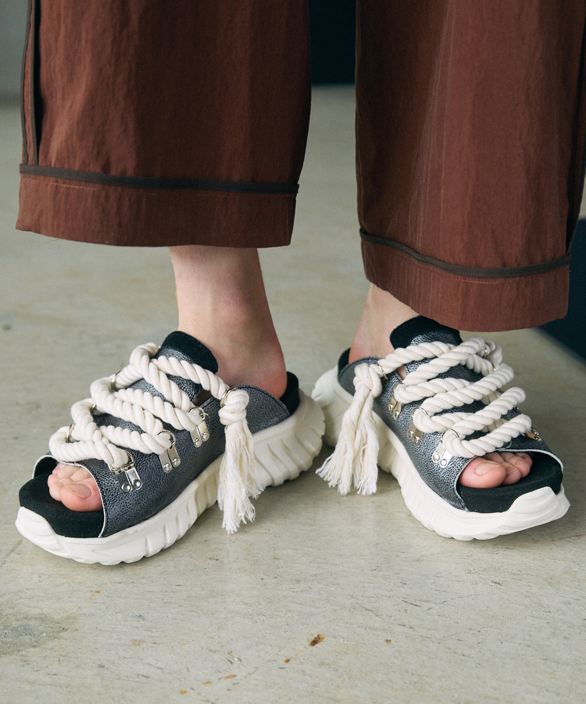 【SPECIAL SHOES FACTORY COLLABORATION】Plain Toe With Open Lacing Flat Slip-ons