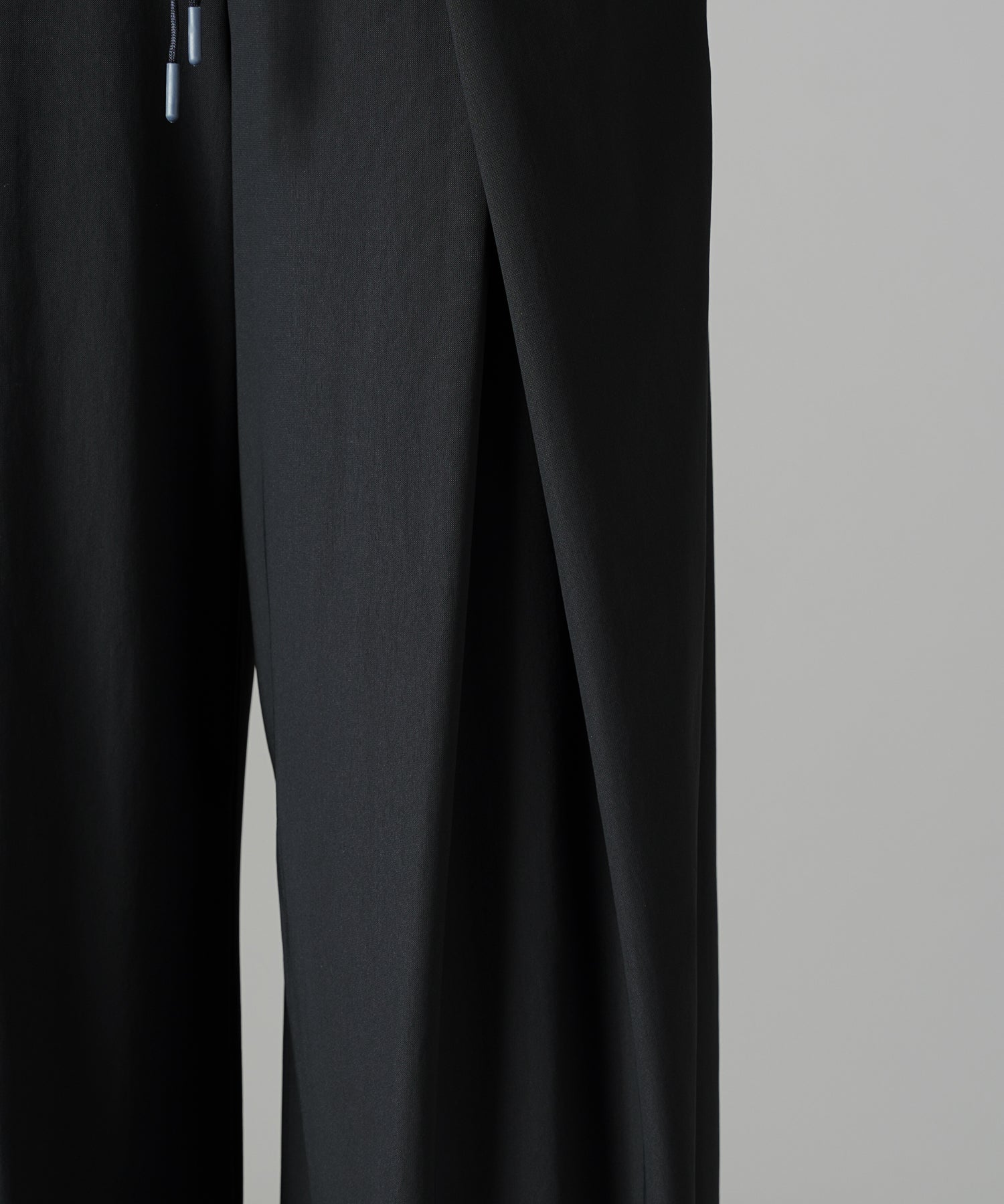 【26SS PRE-ORDER】Airy Striped Gabardine Prime-Wide Two-tuck Pants