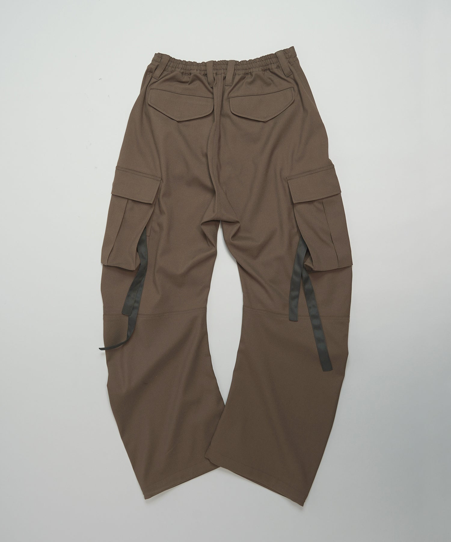 【26AW PRE-ORDER】Banana Curve Silhouette Prime-Wide Cargo Trousers