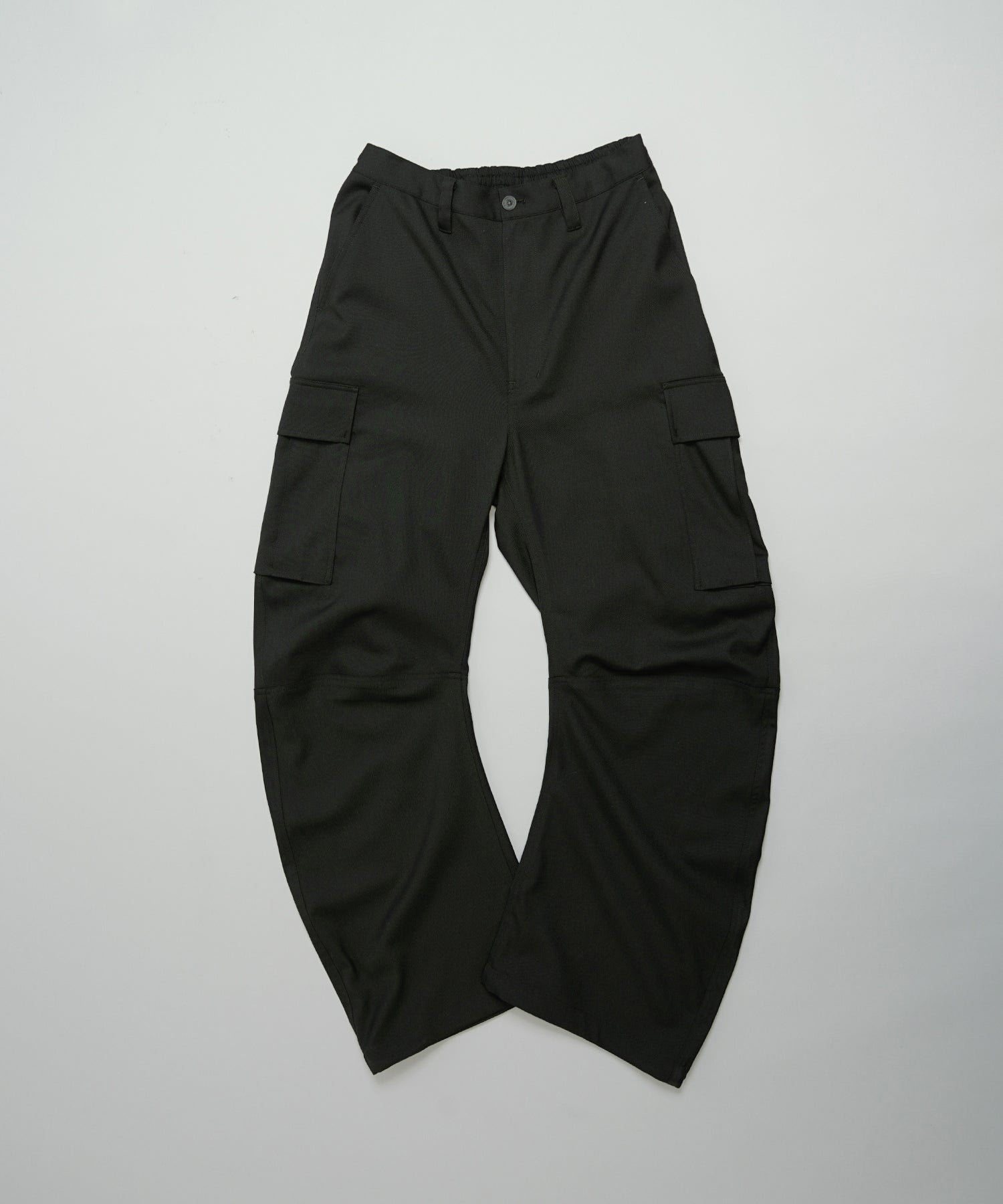 【26AW PRE-ORDER】Banana Curve Silhouette Prime-Wide Cargo Trousers