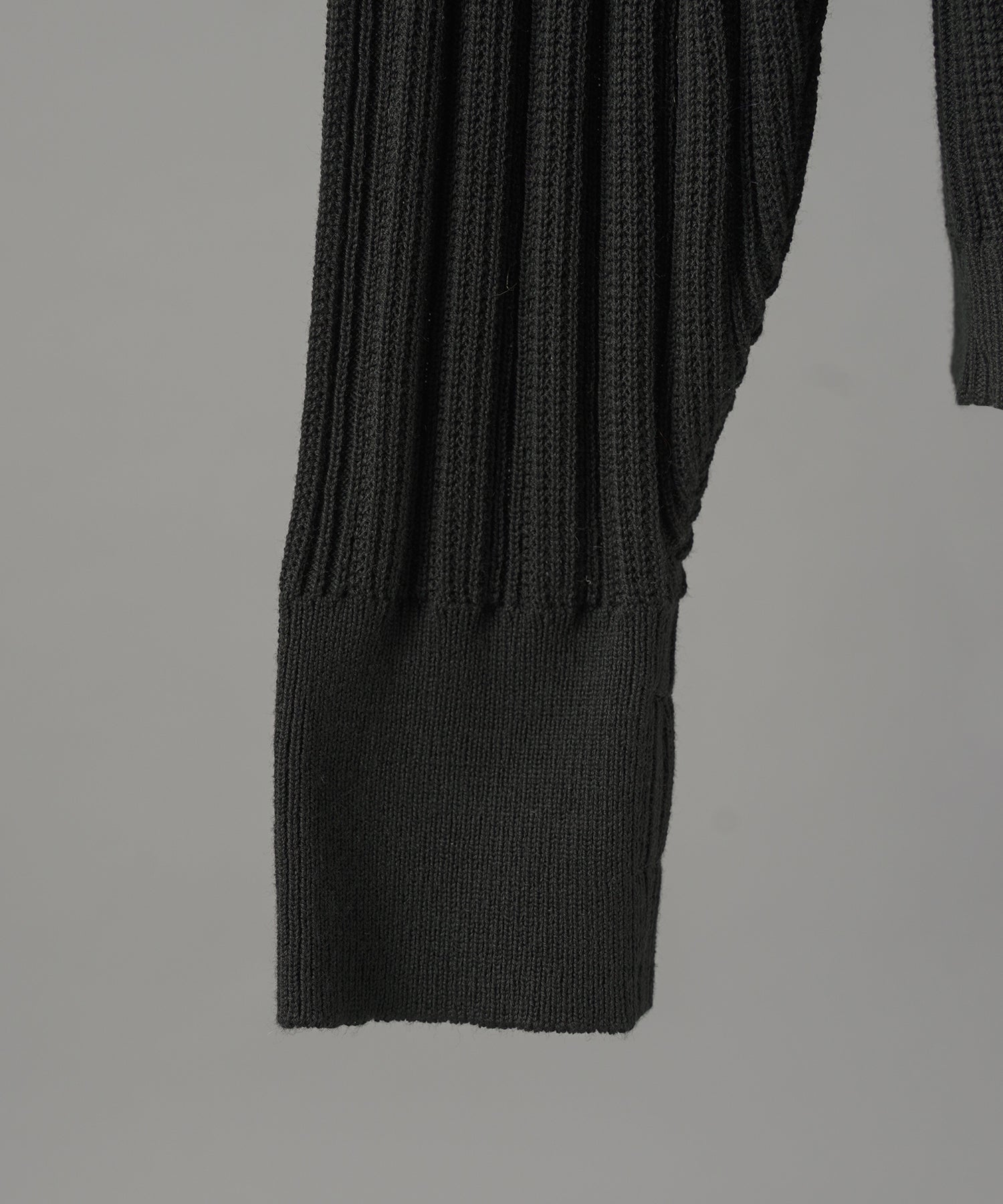 【26AW PRE-ORDER】Shadow Stripe Prime-Over Henley Neck Knit Sweater