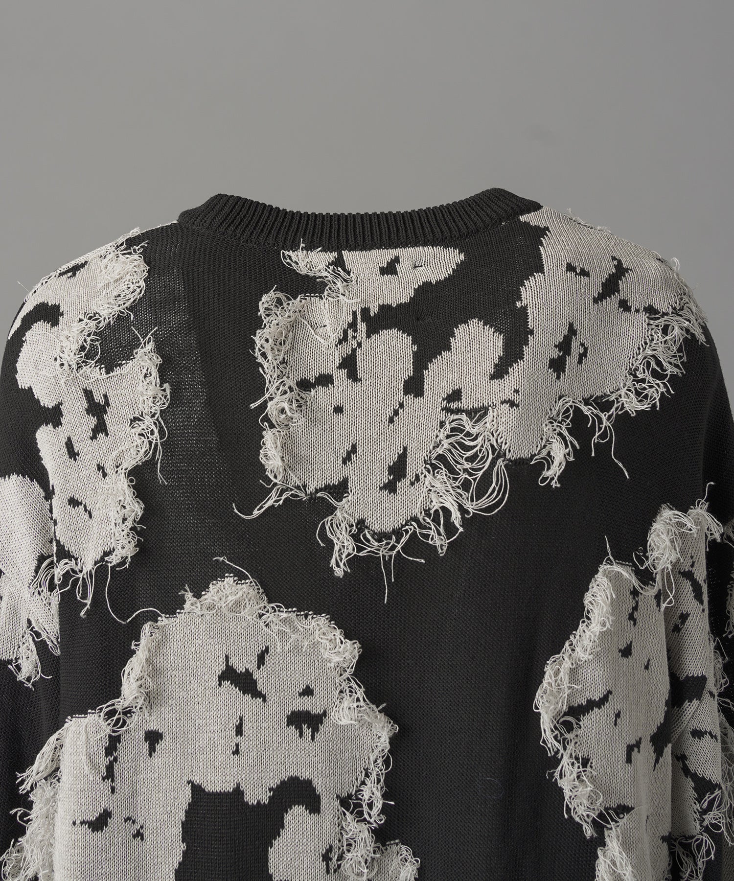 【26AW PRE-ORDER】Fringe Cut Jacquard Prime-Over Flower Pattern Knit Sweater