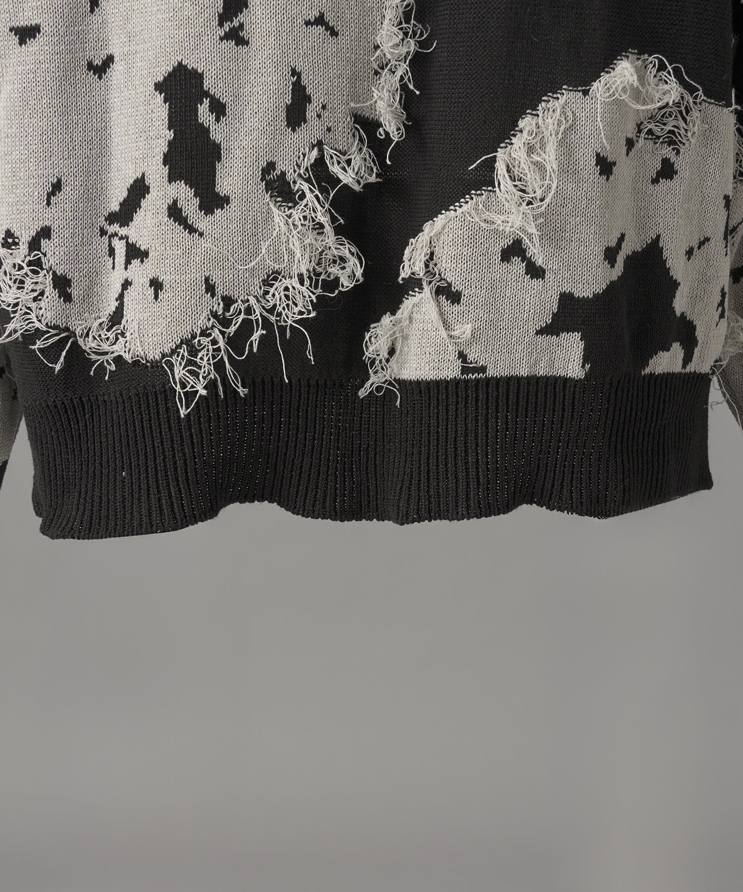 【26AW PRE-ORDER】Fringe Cut Jacquard Prime-Over Flower Pattern Knit Sweater