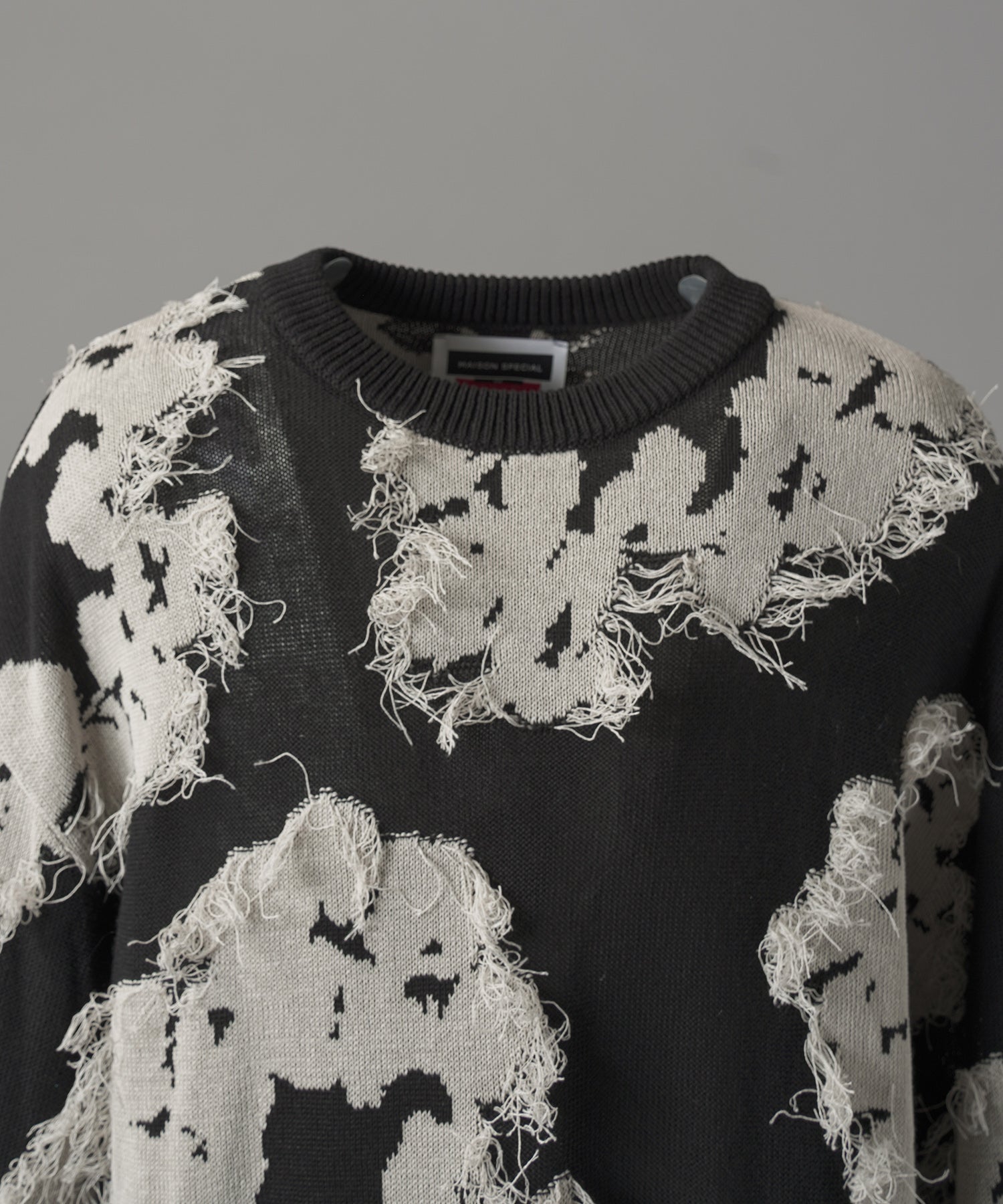 【26AW PRE-ORDER】Fringe Cut Jacquard Prime-Over Flower Pattern Knit Sweater