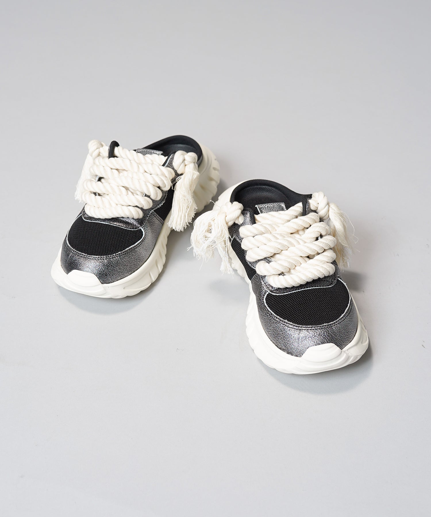 [SPECIAL SHOES FACTORY COLLABORATION] Plain Toe With Open Lacing Flat Slip-ons