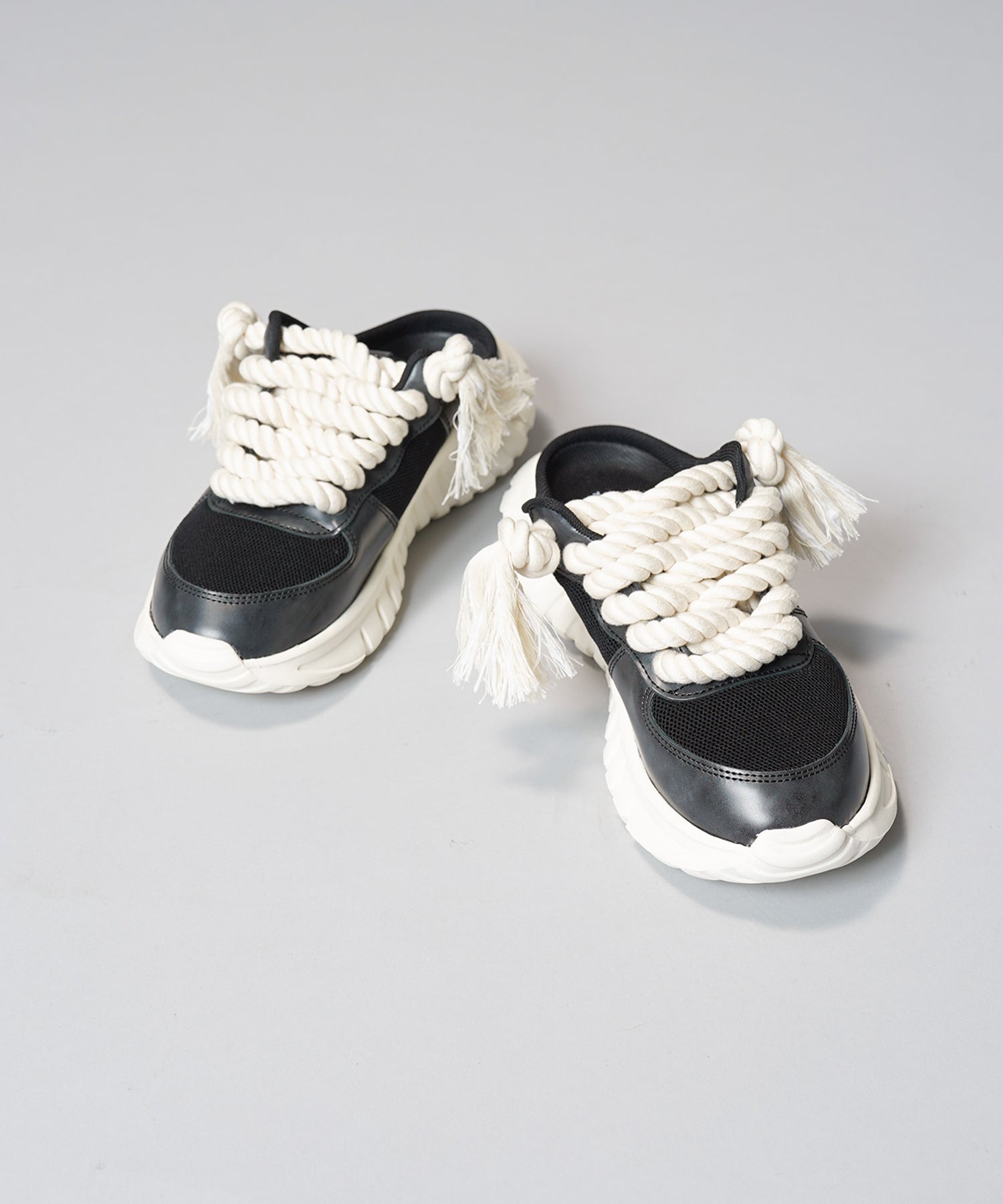 [SPECIAL SHOES FACTORY COLLABORATION] Plain Toe With Open Lacing Flat Slip-ons