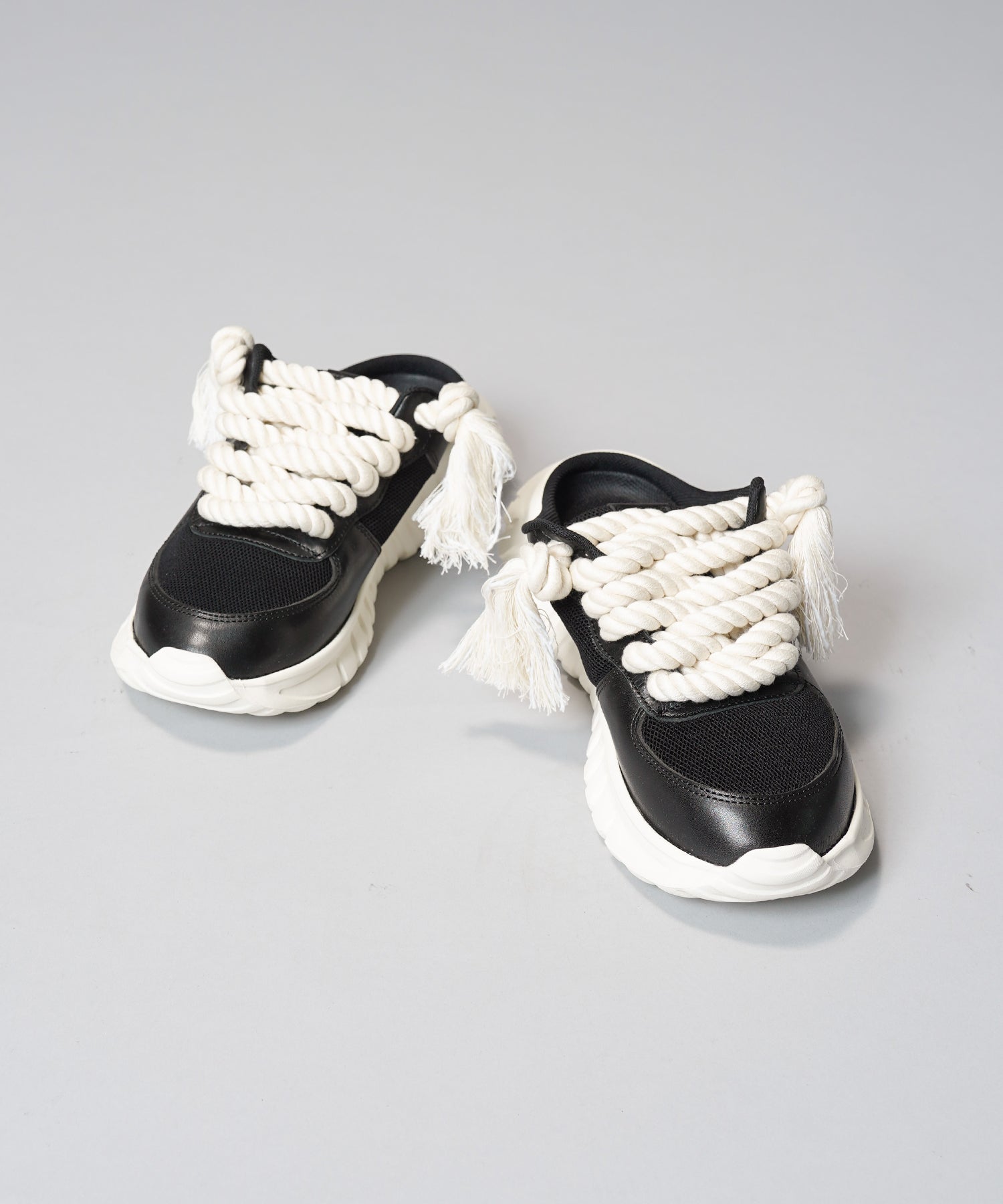 [SPECIAL SHOES FACTORY COLLABORATION] Plain Toe With Open Lacing Flat Slip-ons