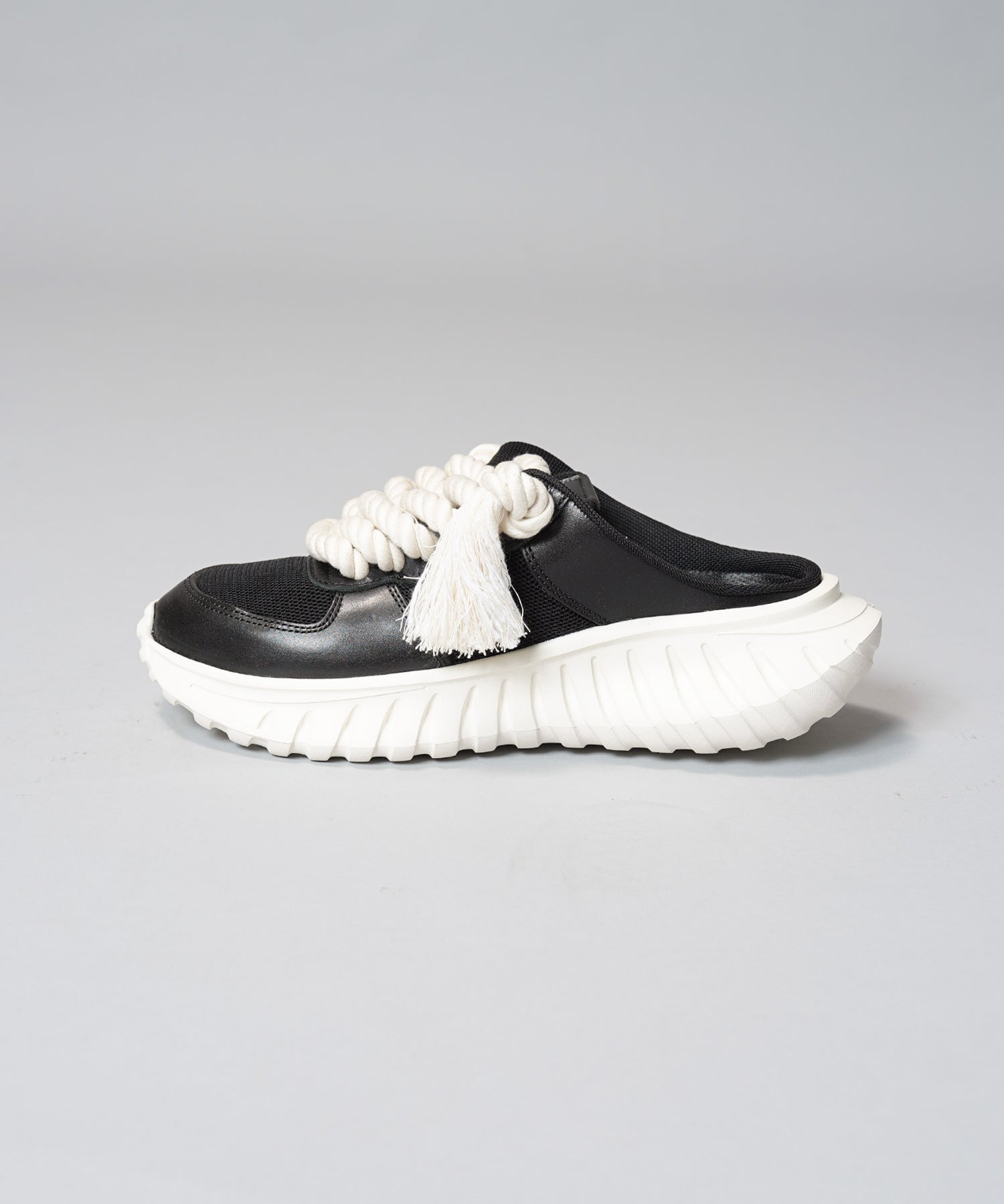 [SPECIAL SHOES FACTORY COLLABORATION] Plain Toe With Open Lacing Flat Slip-ons