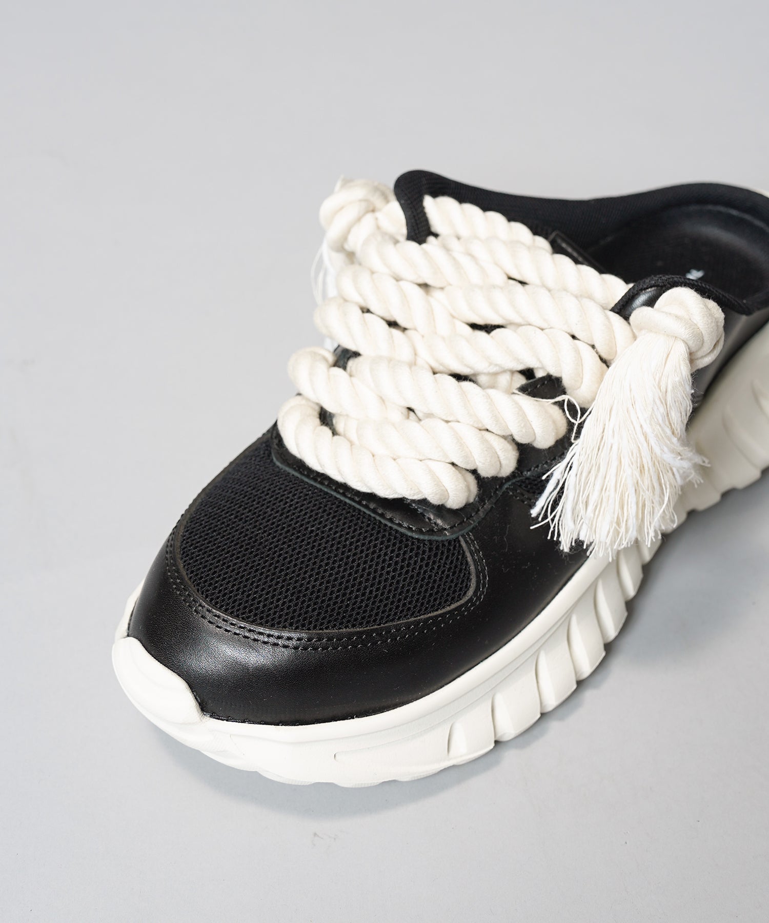 [SPECIAL SHOES FACTORY COLLABORATION] Plain Toe With Open Lacing Flat Slip-ons