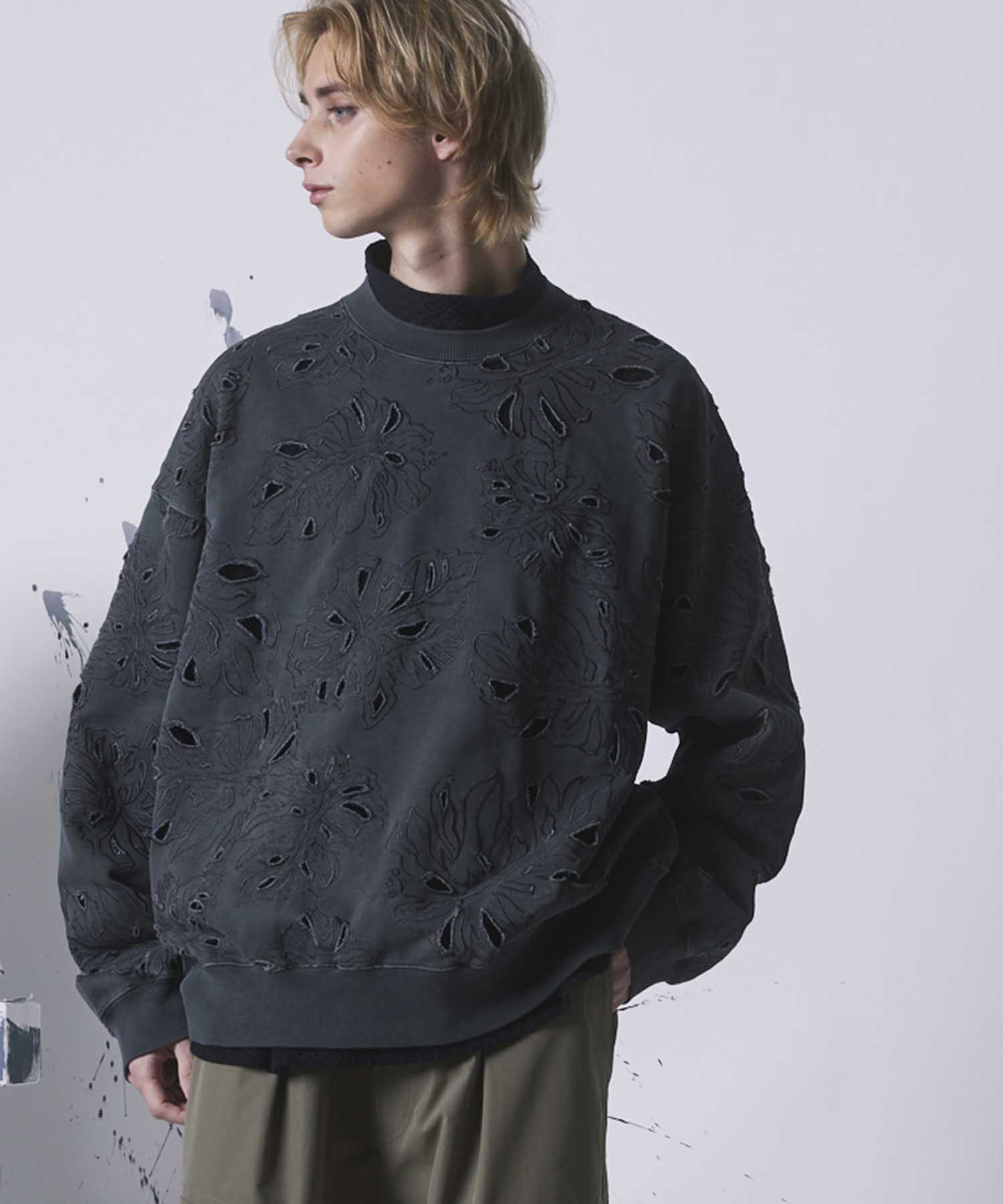 Leaf Cutwork Embroidery Pigment Crew Neck Sweat Pullover