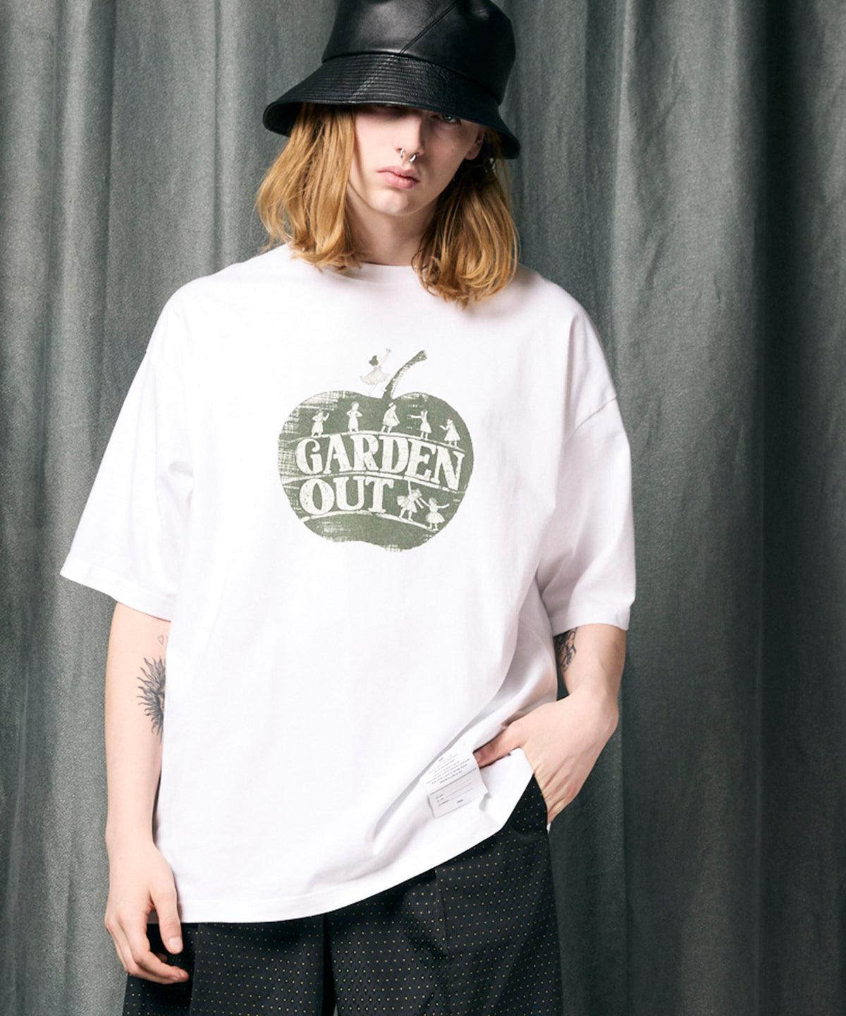【WEB LIMITED】Apple Graphic Prime-Over Crew Neck T-shirt
