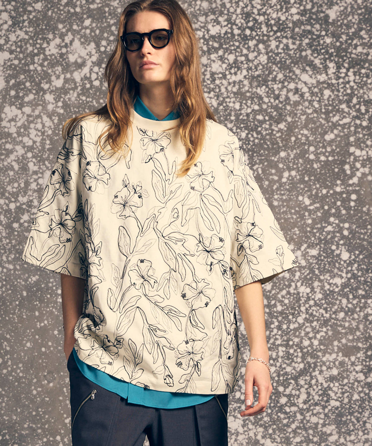 【24SS PRE-ORDER】Flower Embroidery Prime-Over Crew Neck T-Shirt