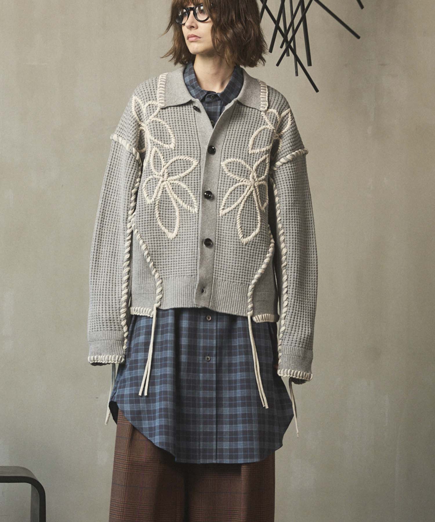 等级短长度超过V领针织套头衫