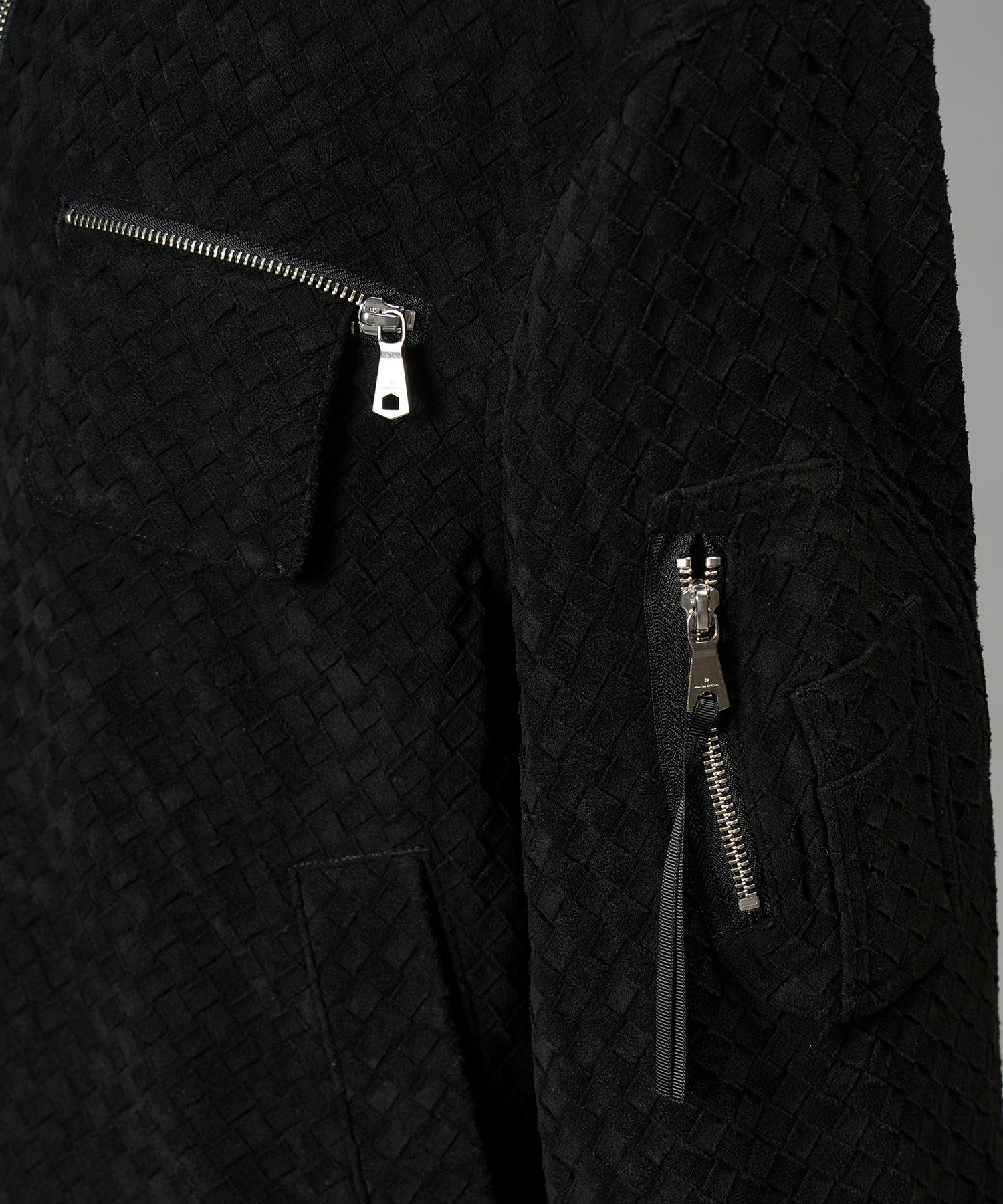 【26AW PRE-ORDER】アーティフィシャルスウェードテープニッティングプライムオーバースタンドブルゾン