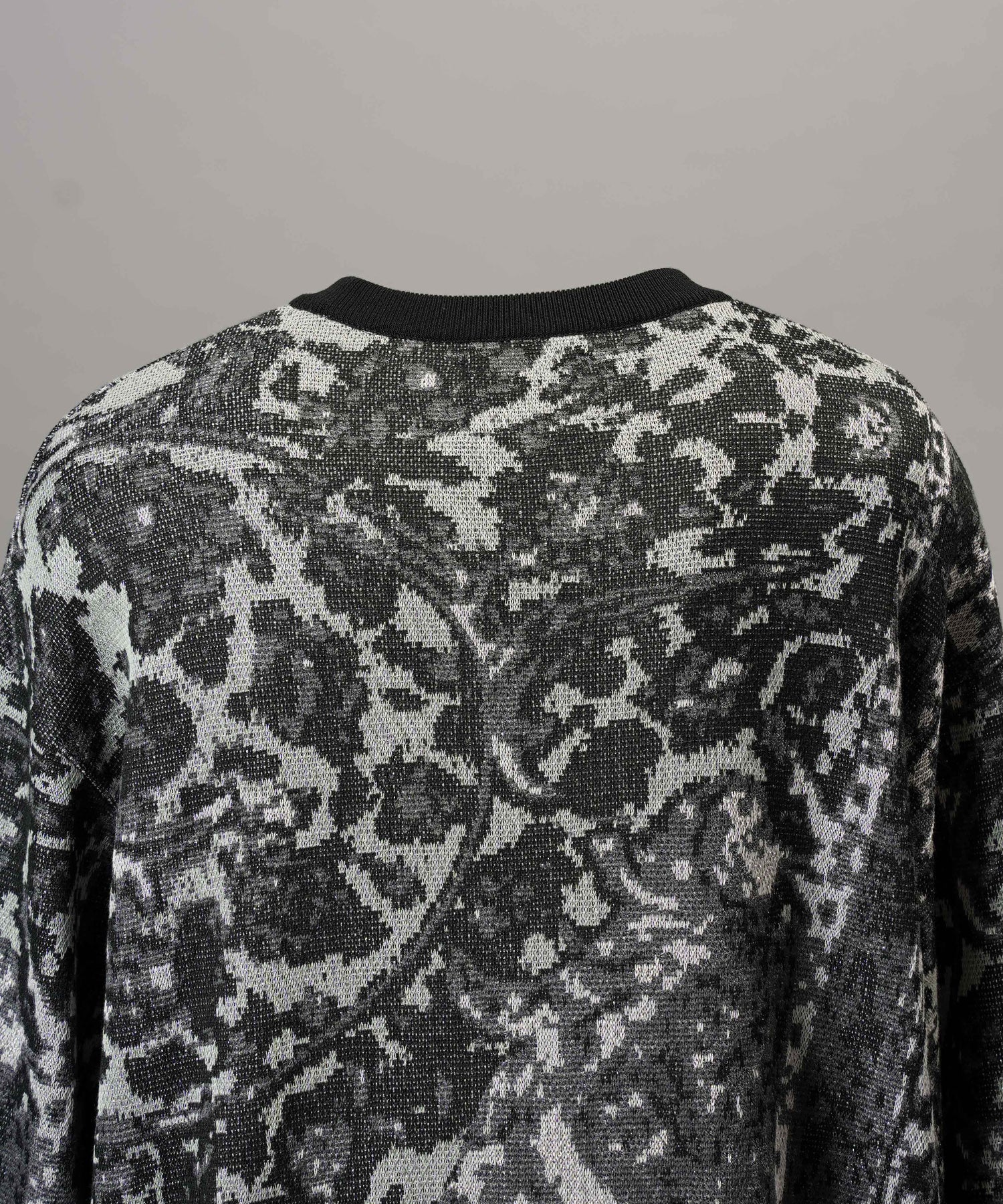 【26AW PRE-ORDER】All-over Paisley Jacquard Prime-Over Crew Neck Knit Tops