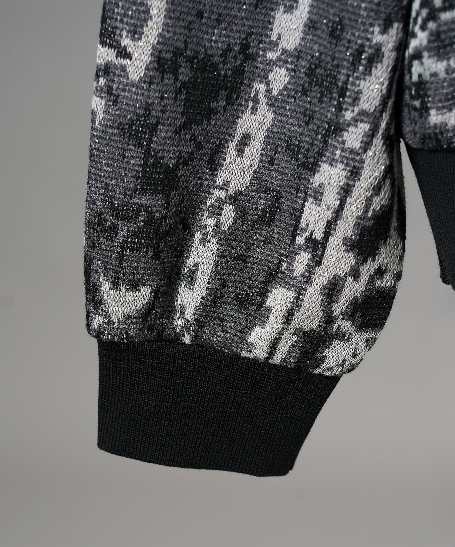 【26AW PRE-ORDER】All-over Paisley Jacquard Prime-Over Crew Neck Knit Tops