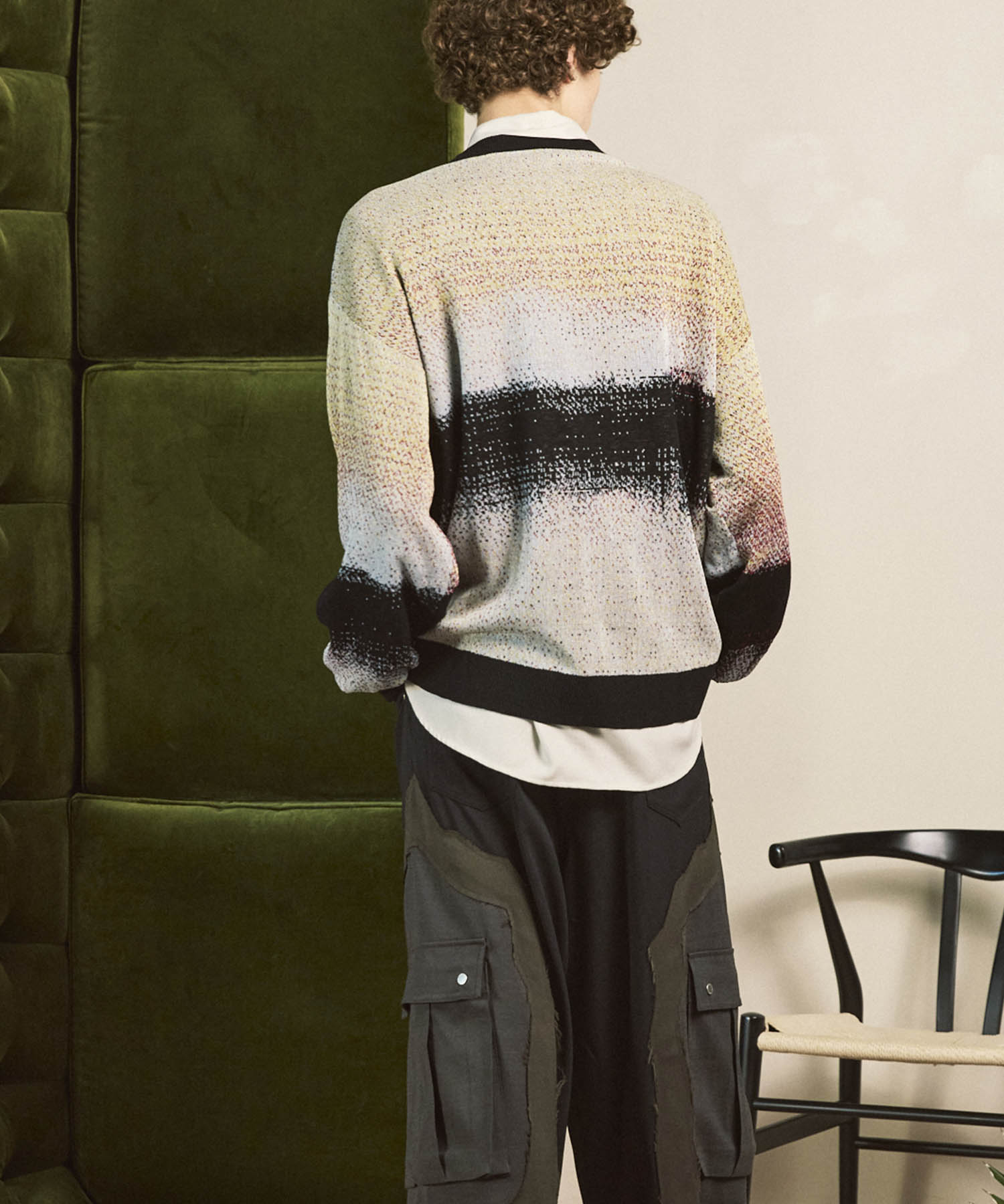 주요 현대 미술 승무원 넥 니트 풀오버