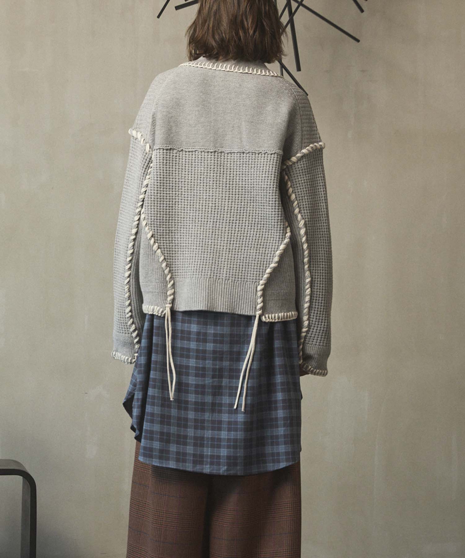 等级短长度超过V领针织套头衫