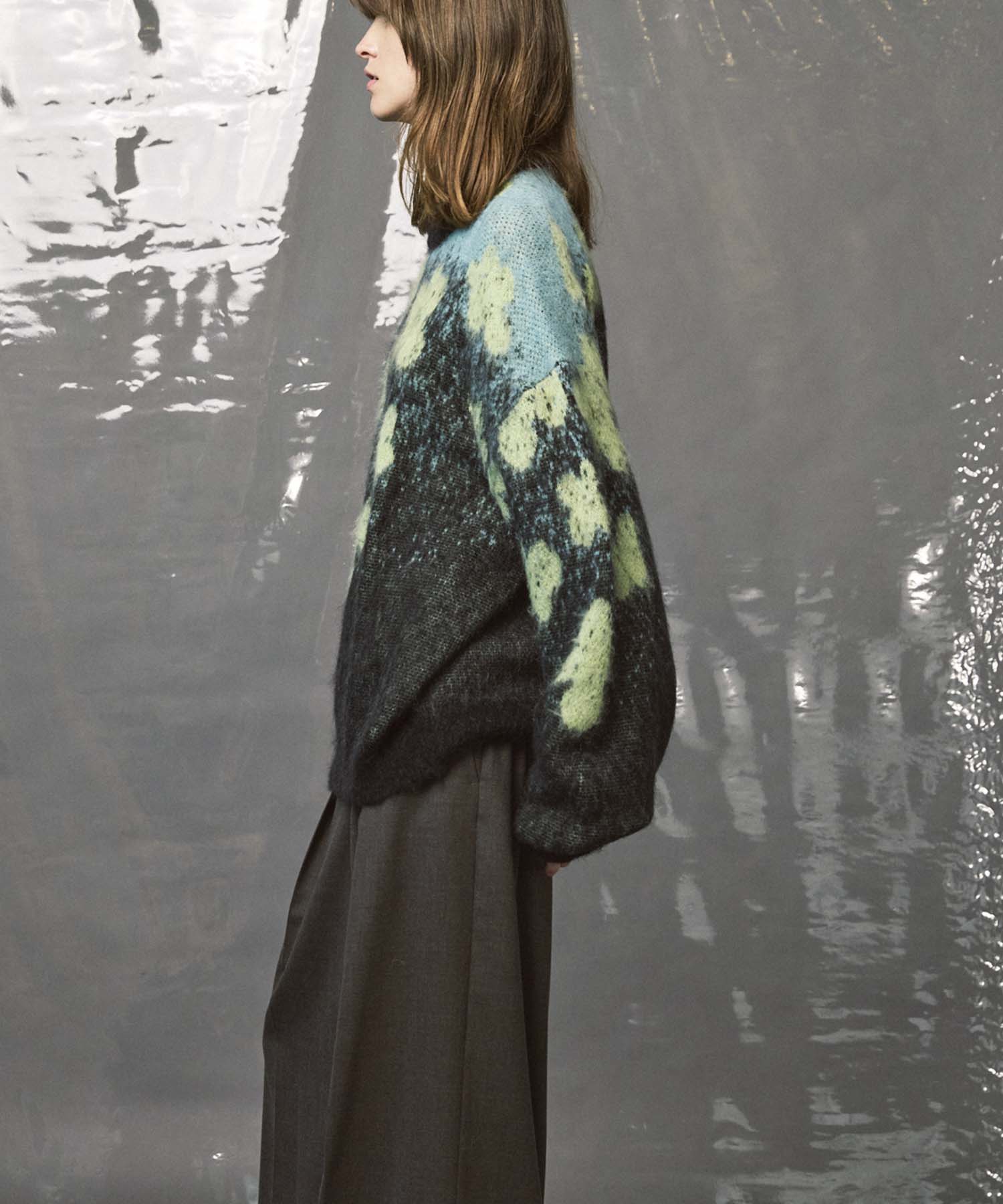 Gradation Short Length Prime-Over V-Neck Knit Pullover