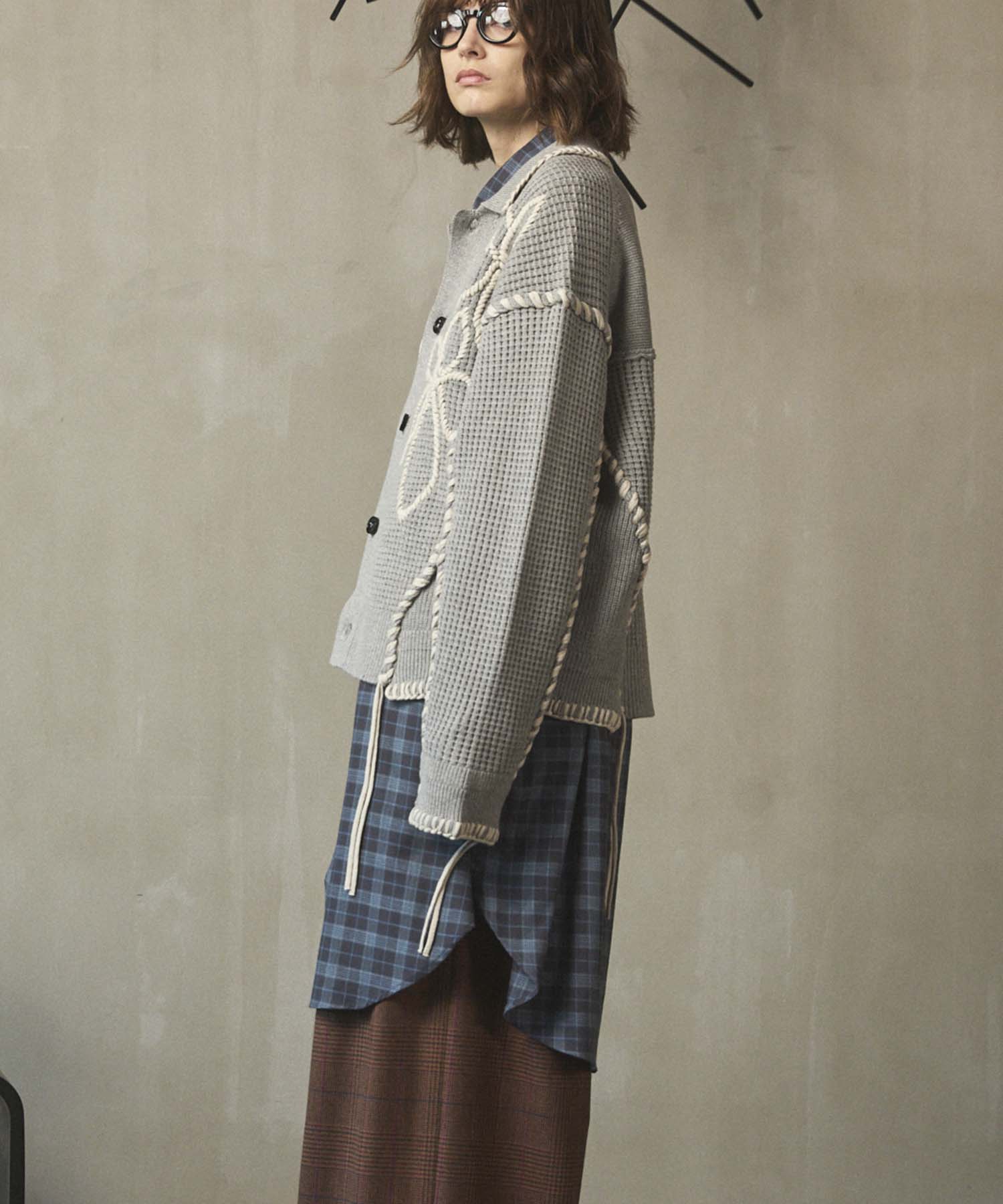 等级短长度超过V领针织套头衫